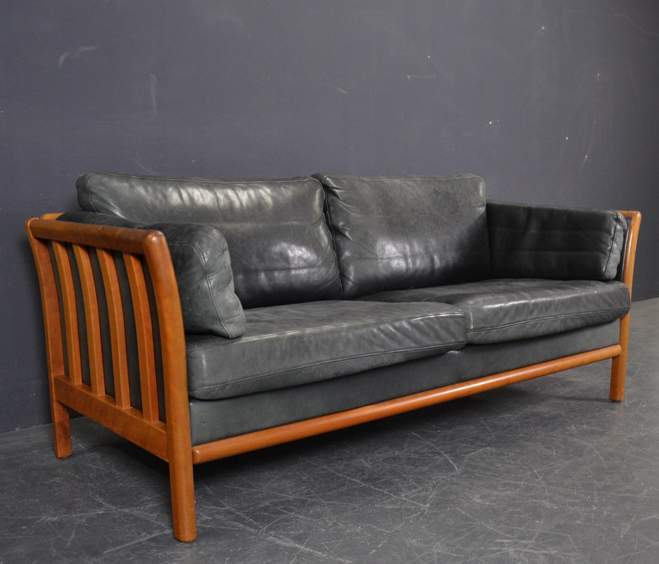 MOGEN'S HANSEN SOFA.