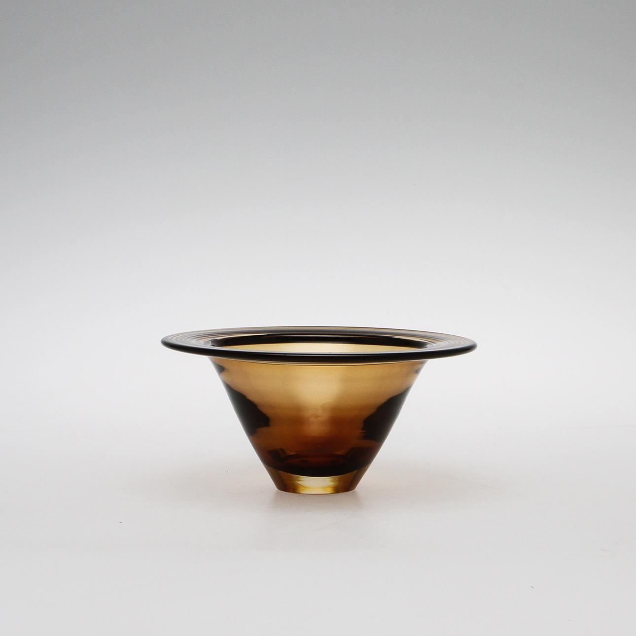 CHRISTIAN VON SYDOW. Skål. Kosta Boda. Signerad.