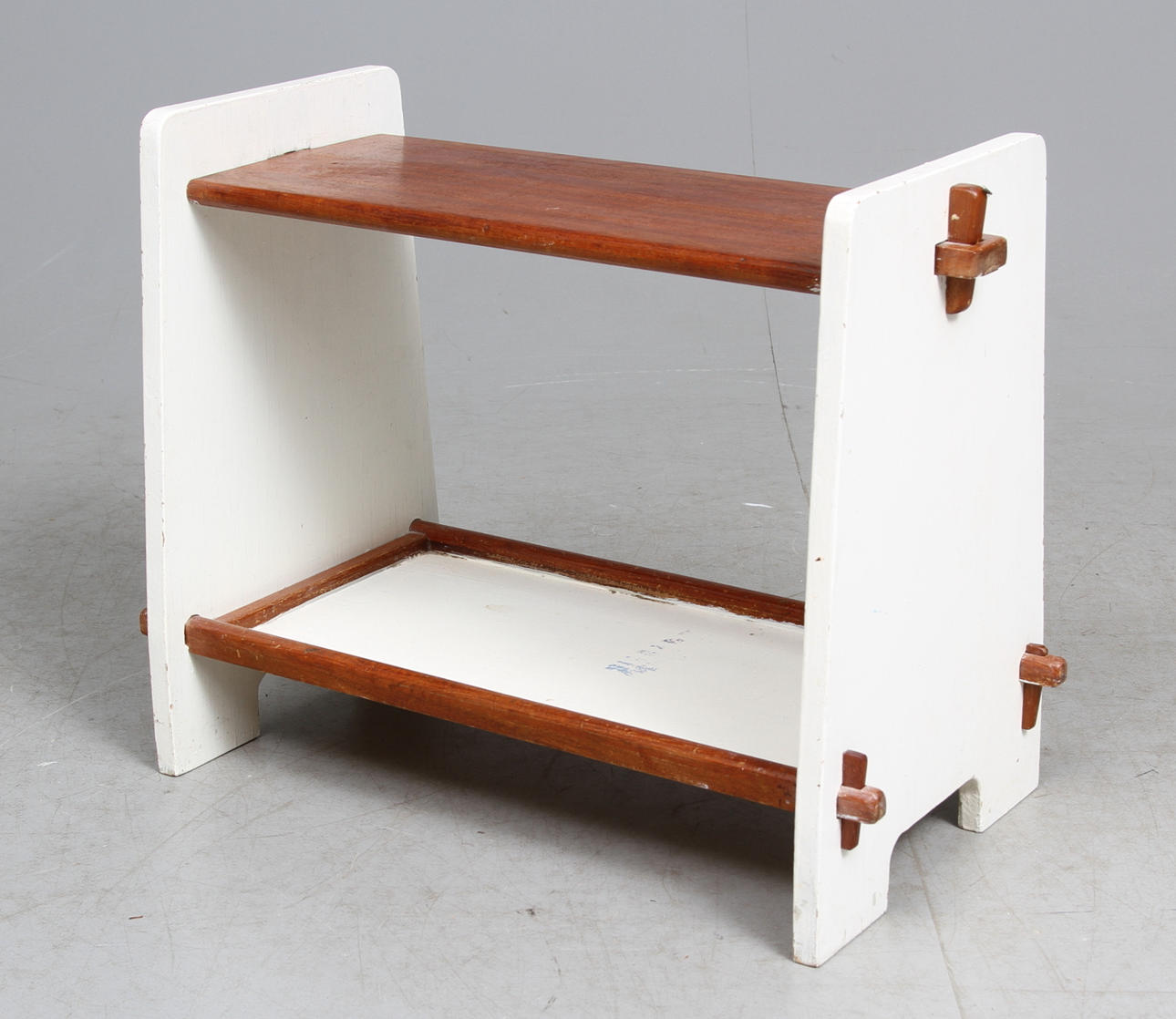 SÄNGBORD M. HYLLA, 1960-tal.