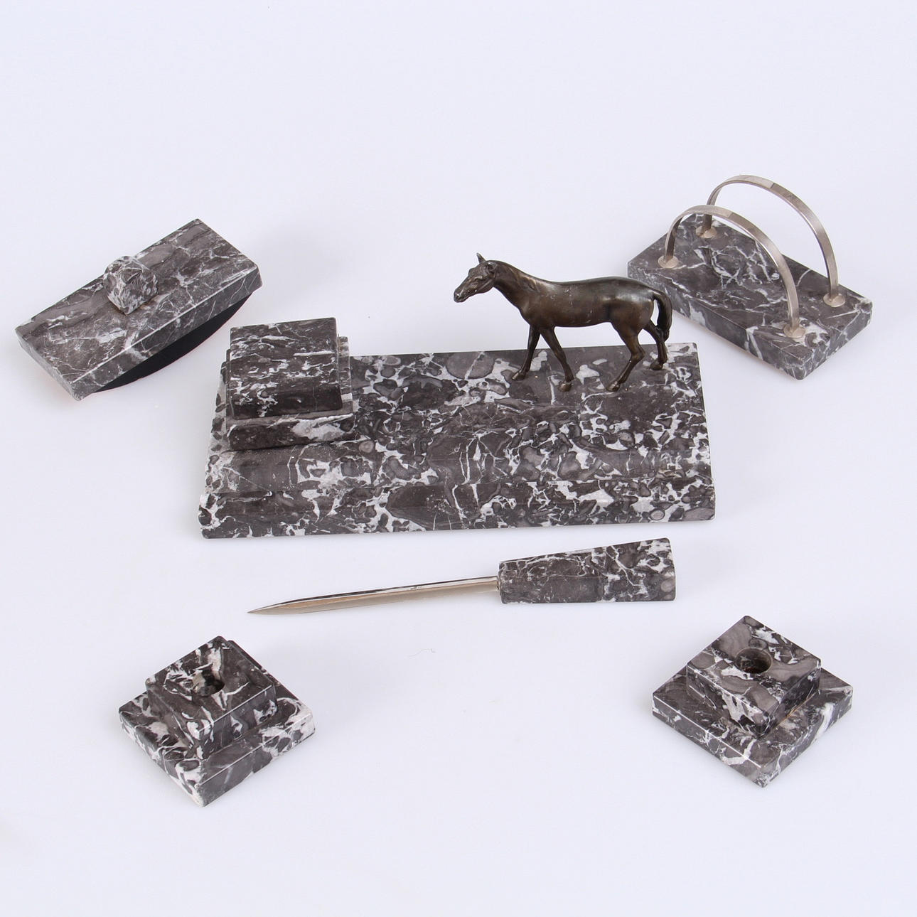 BORDSUPPSATS, 6 delar, marmor, 1900-talets första hälft.