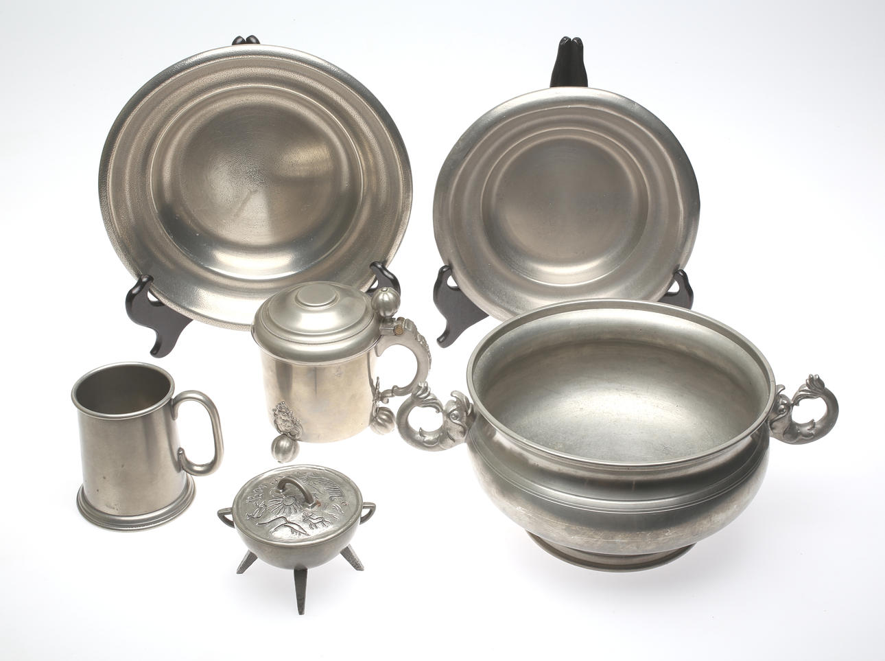 DIVERSE TENNFÖREMÅL, Bl.a Svenskt tenn.