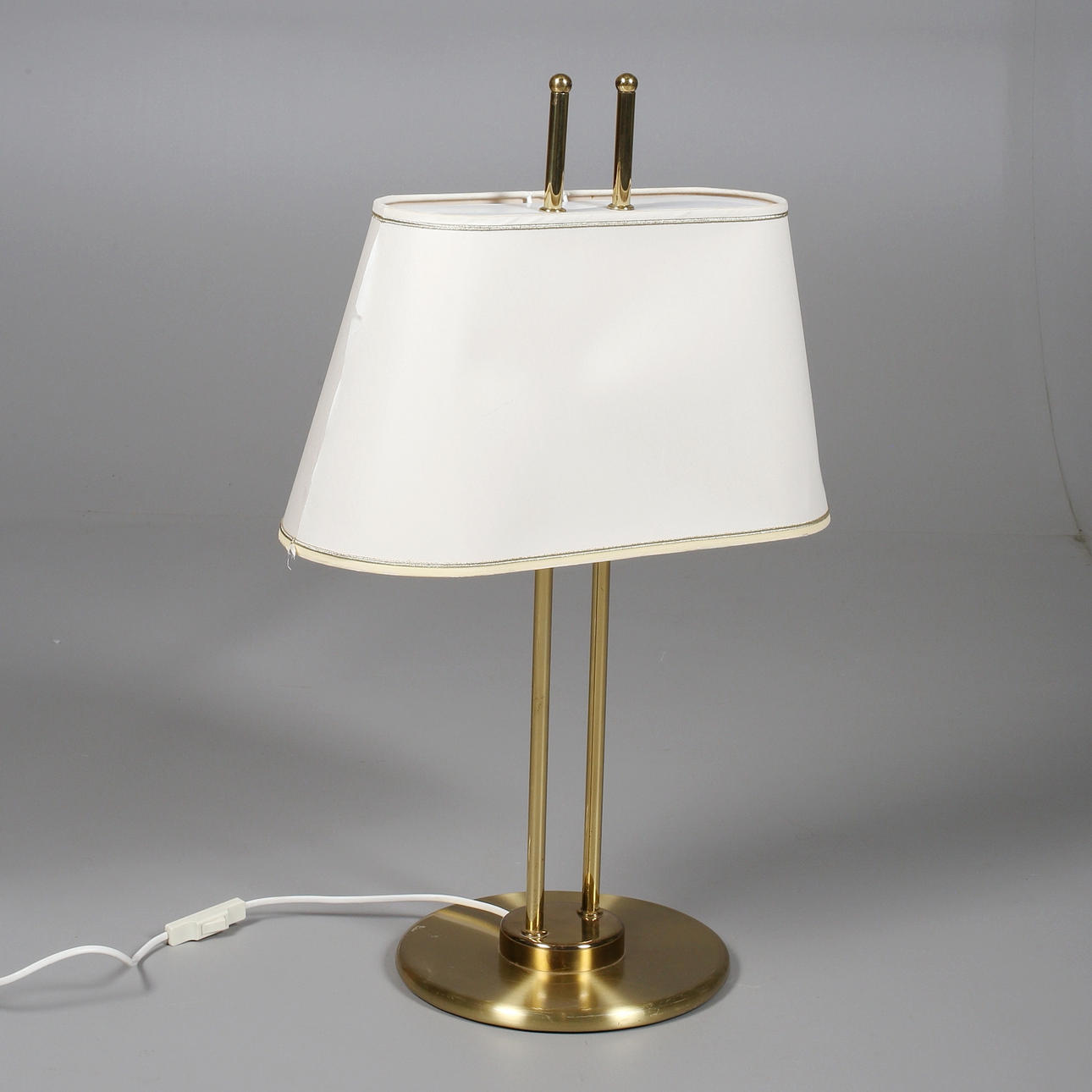 BORDSLAMPA, mässingsfot, Aneta, 1960-tal.