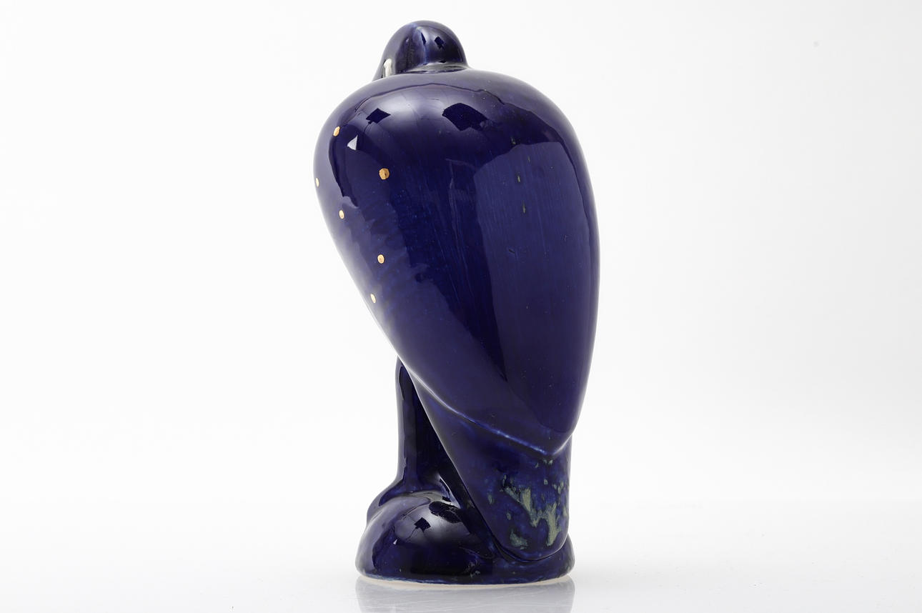 LISA LARSON. The figurine, 