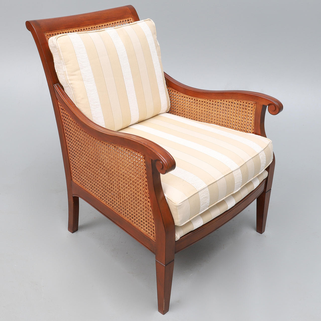 A MULTIYORK HUNDON CHAIR.