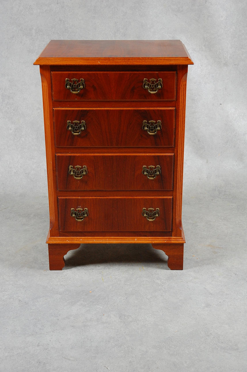 BYRÅ, engelskstil, 1900-tal.