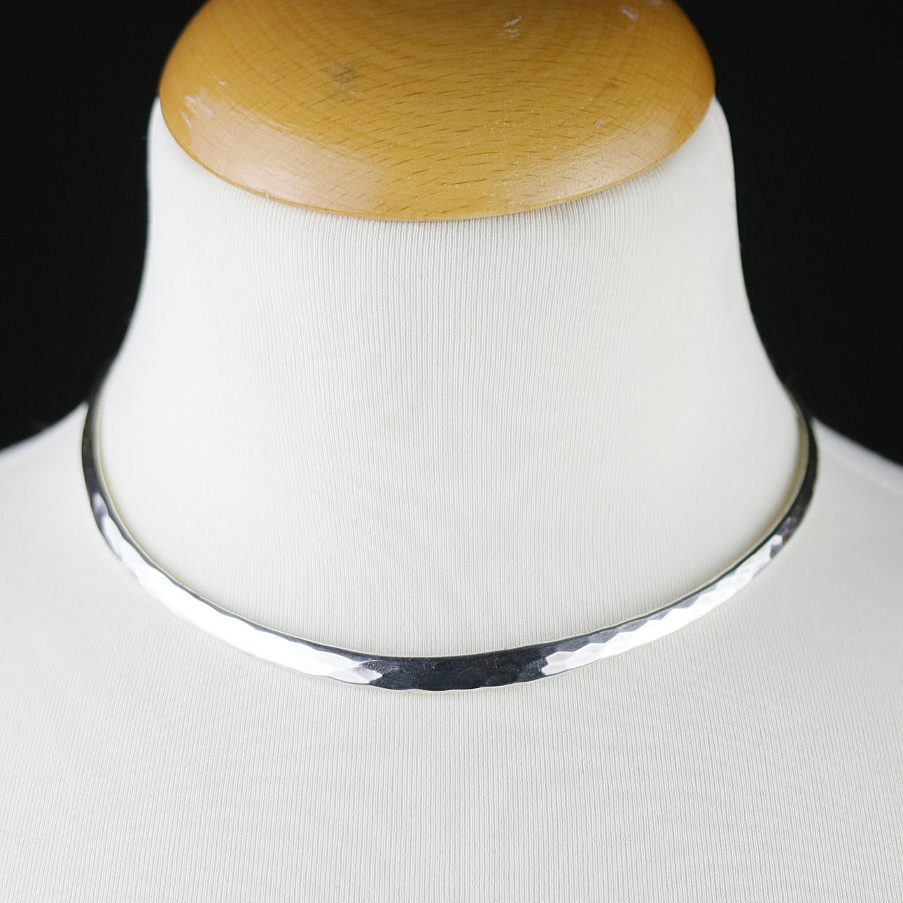 HALSKÆDE, stift hamret sølv, stemplet 925.