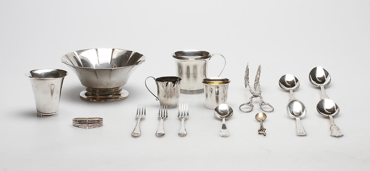 SILVERFÖREMÅL, vikt ca. 604,3 gram.