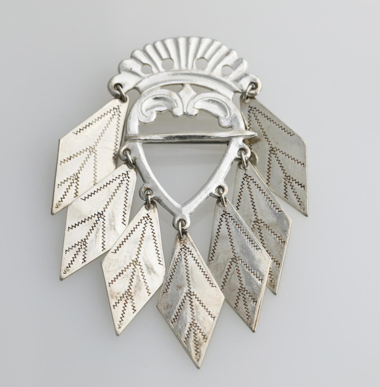 DRÄKTSMYCKE, silver, 1975.