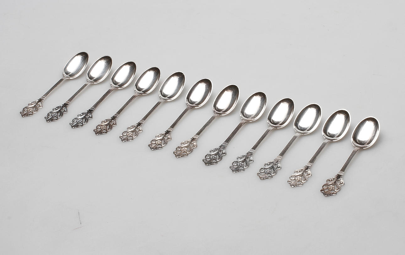 KAFFESKEDAR, 12 st, silver, Thorvald Marthinsen, Norge, vikt ca. 115,2 gram.