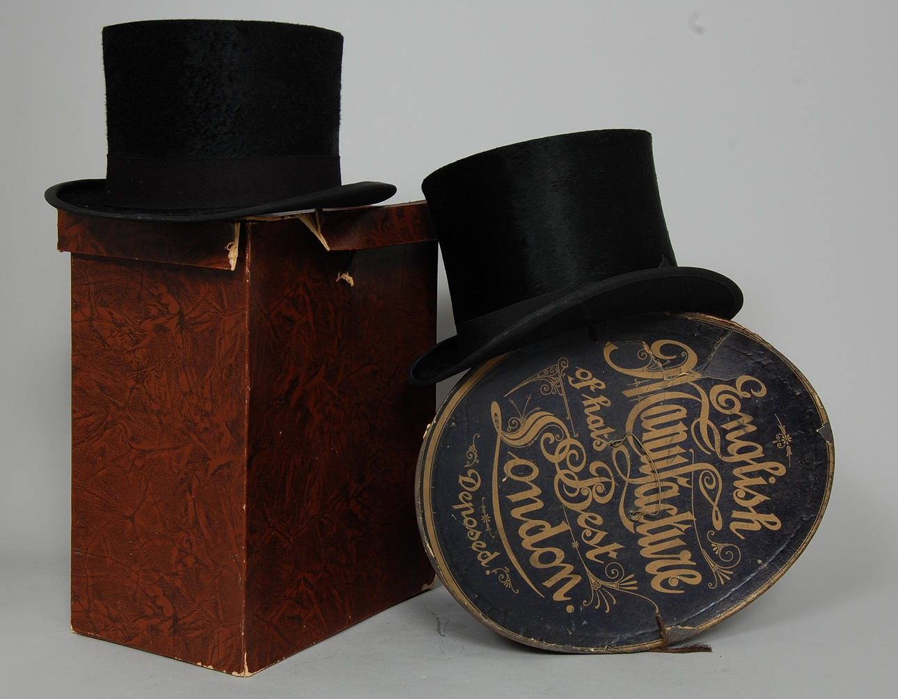 CYLINDERHATTAR. 2 st 18-1900-tal.