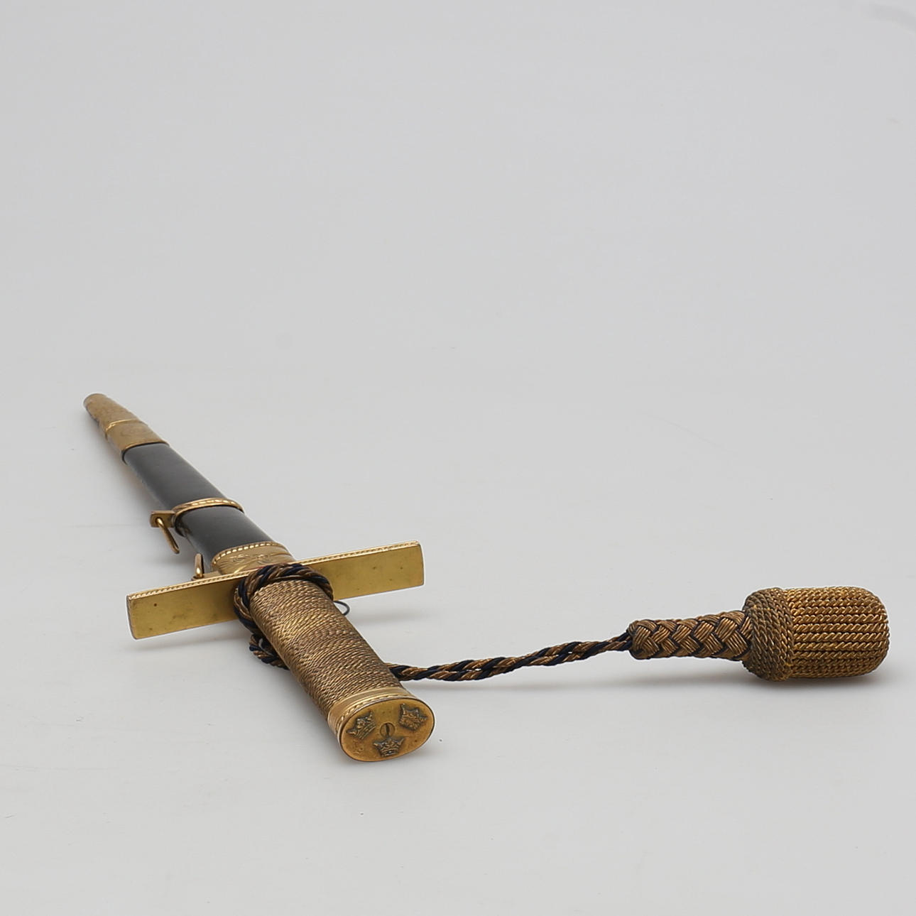 STICKERT för flygvapen officer med bärläder. Tre kronor.