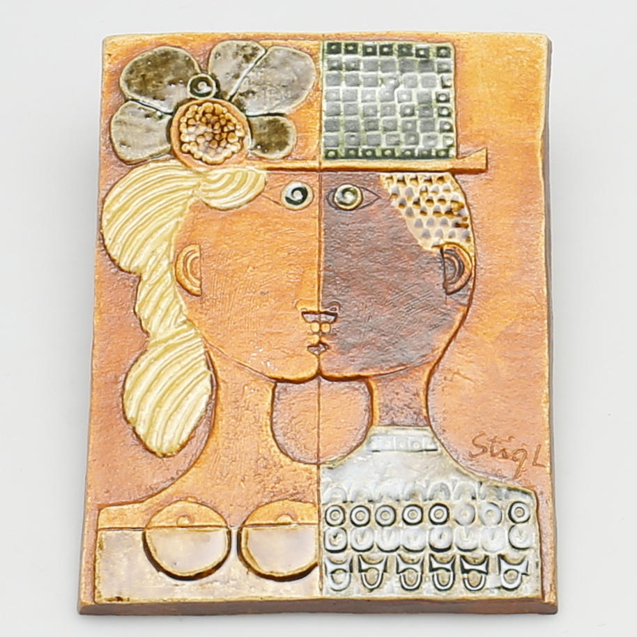 STIG LINDBERG. "Kundkontakt" Glaserad keramik. Signerad Stig L.