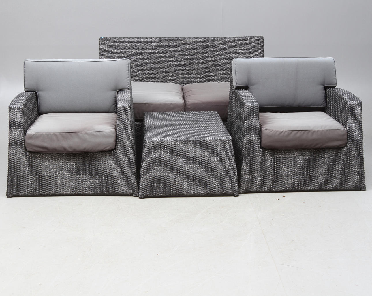 UTEMÖBLER, 4 delar, flätad plast, 2000-tal.