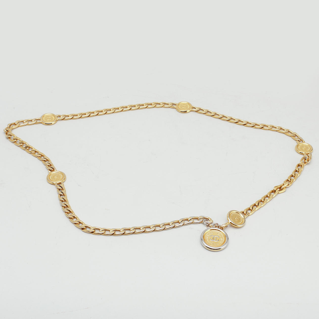 BÄLTE, Chanel.