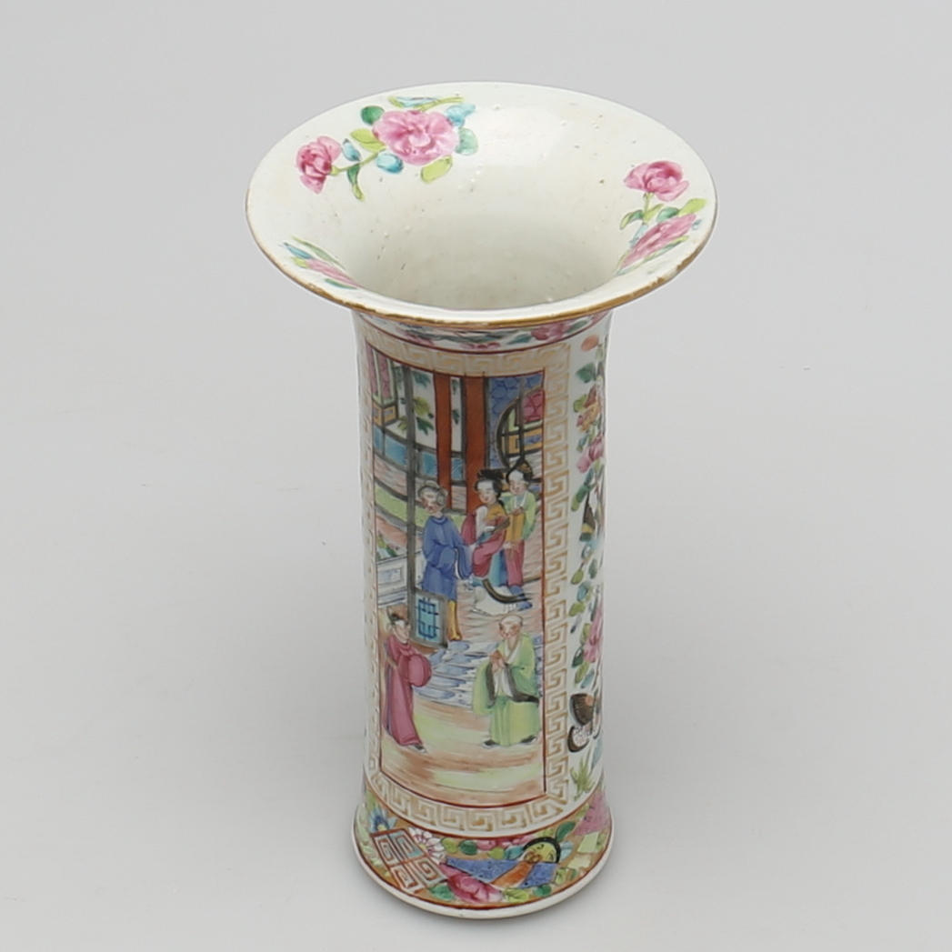 VAS, porslin, Kina 1700-tal (Period Rose).