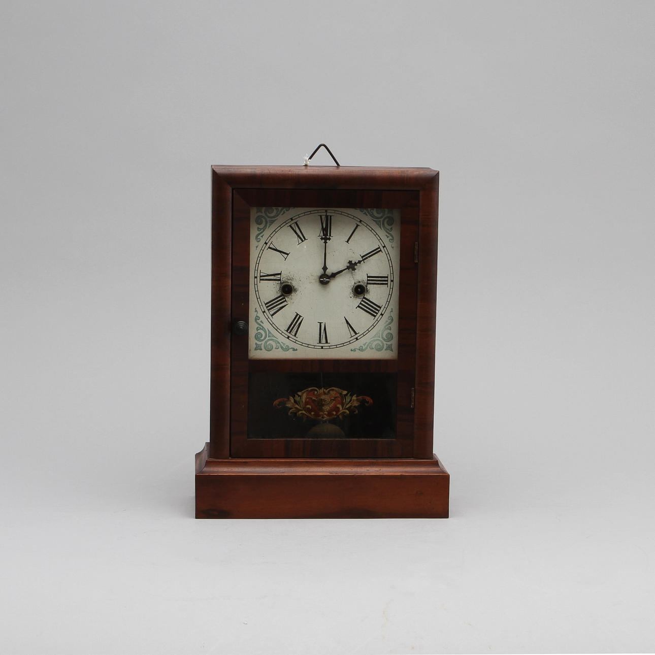 BORDSUR, 1800-talets slut. Waterbury Clock & Co.