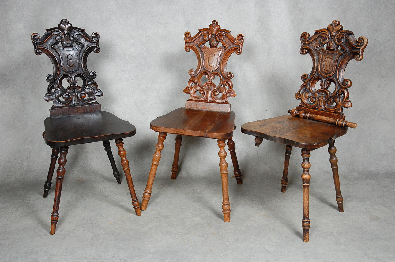 STOLAR, 3 st, rikligt skurna, med monogram, 1900-tal.