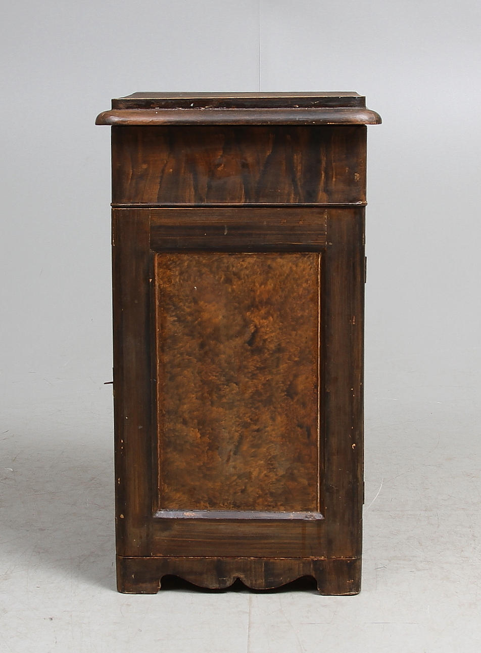 KOMMOD, 1800-tal.