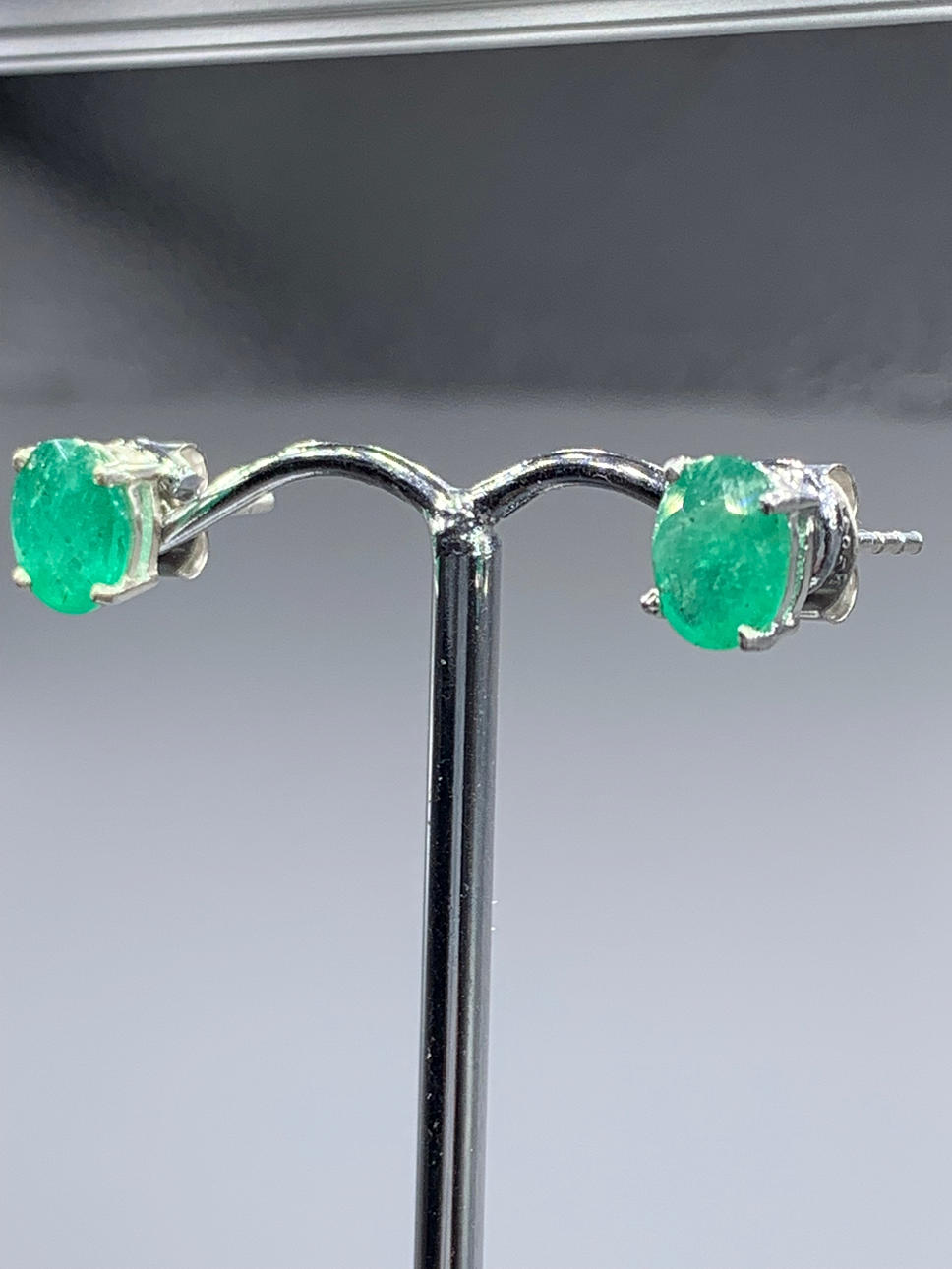 EMERALD EARRINGS.