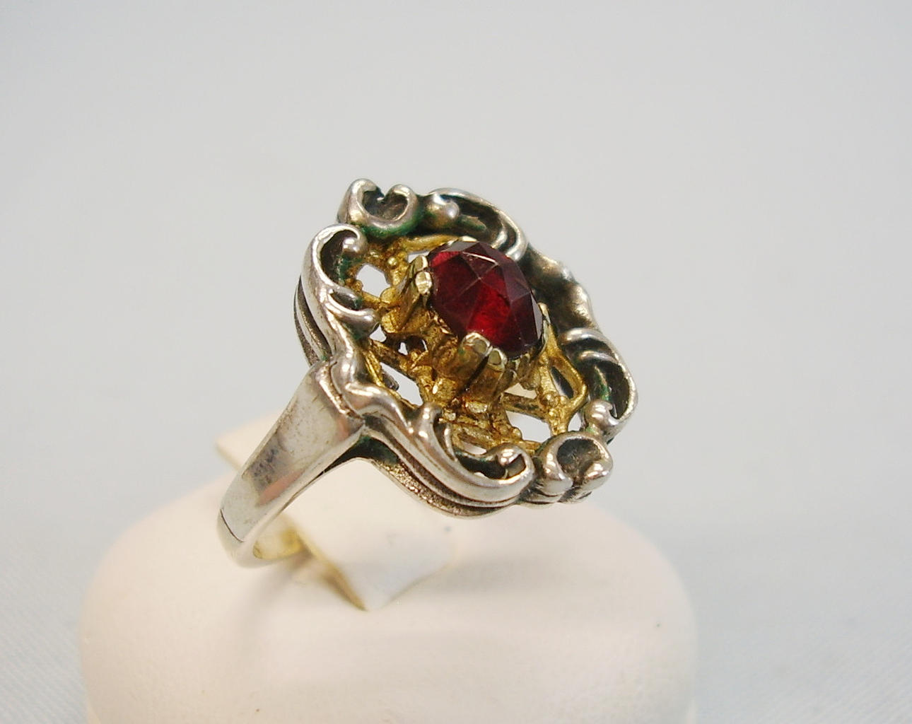 GRANAT RING ANTIK BARTEL & SOHN AUGSBURG.