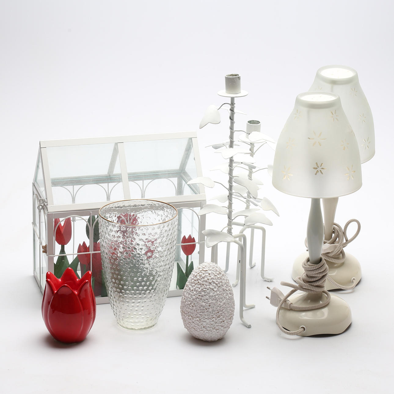 EINRICHTUNGSARTIKEL, 16 Teile.