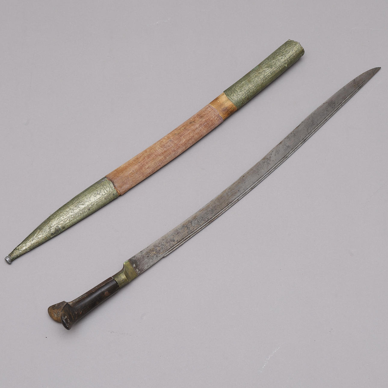 SABRE, turco, estilo Yatagan, 18/1900.