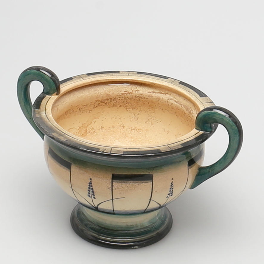 ILSE CLAESON. Ytterfoder med hänklar i flintgods. Rörstrand, signerad Ilse Claesson. 1926-1938.