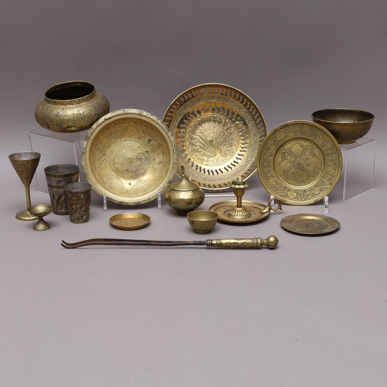 OBJETOS DE LATÓN, 15 partes, oriental, siglo XX.