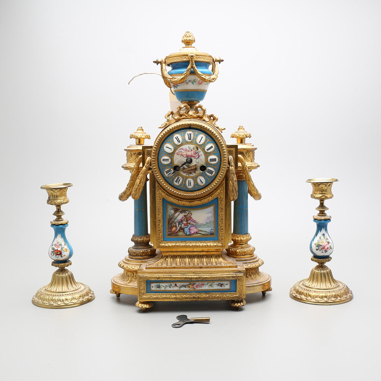 BORDSPENDYL med LJUSSTAKAR, Ph. Mourey, Frankrike.