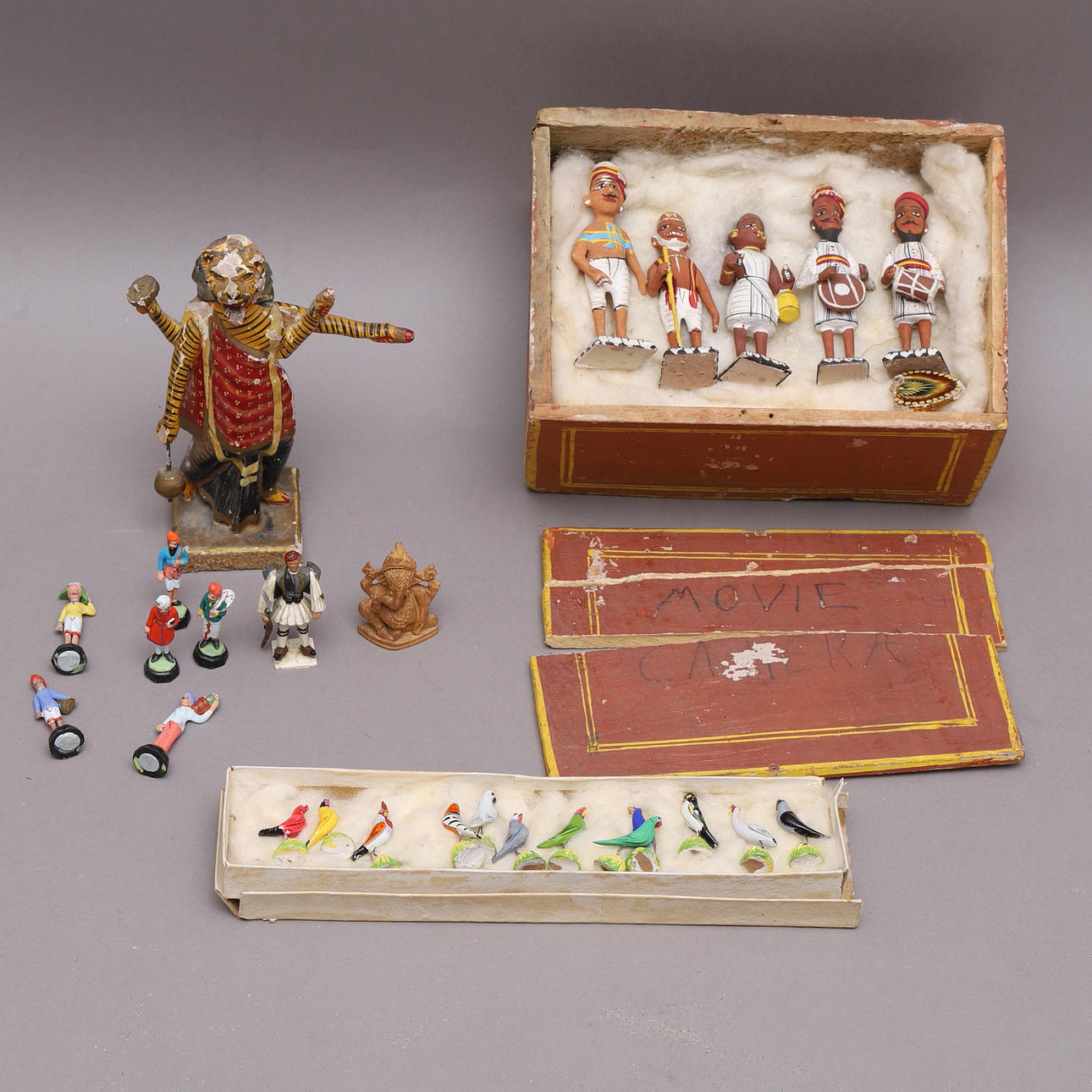 FIGURER, 41 st, trä & lera, orientaliskt.