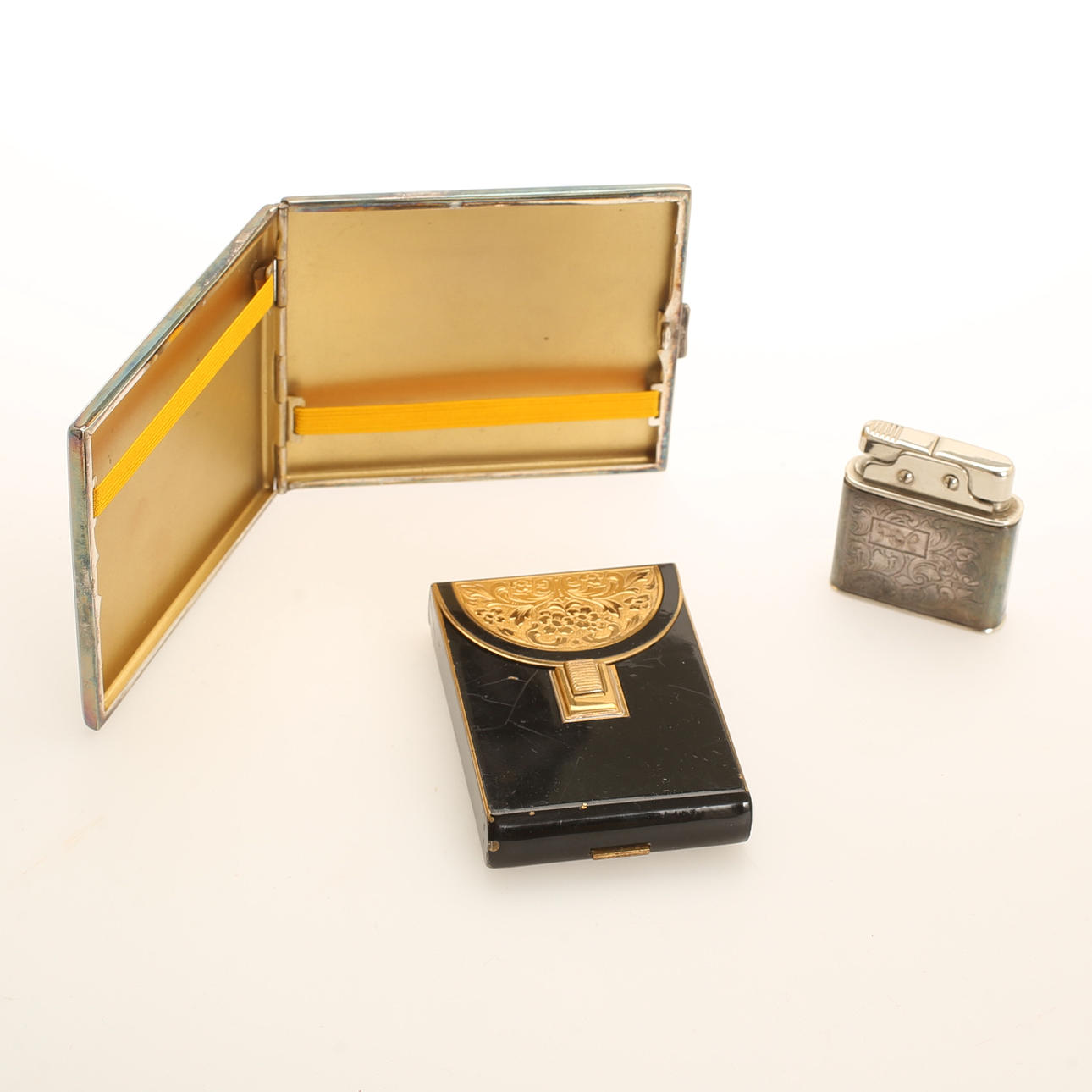 FEUERZEUG, ZIGARETTEN-ETUI. ZIGARETTEN-ETUI mit Spiegel.