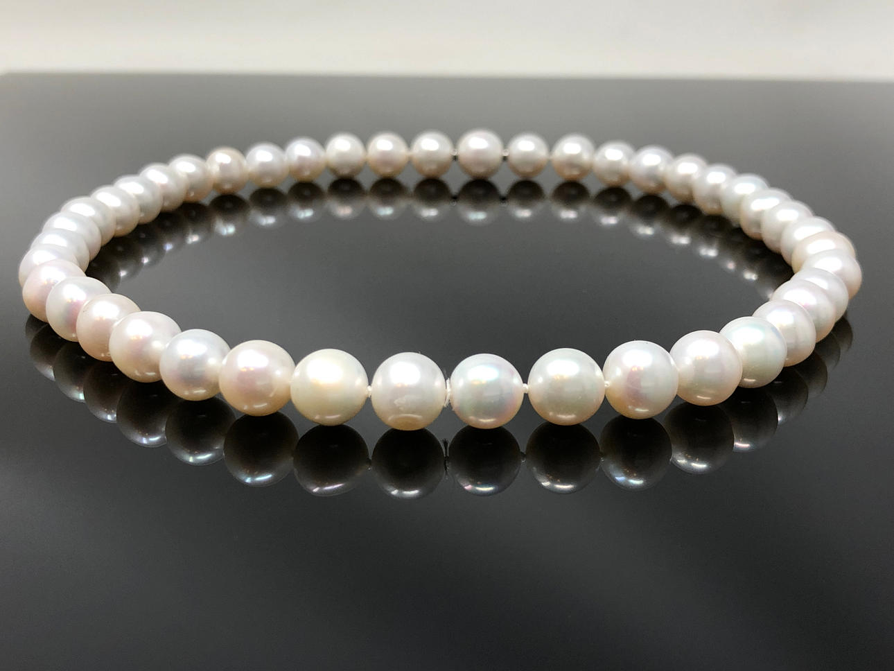 Ploch pearl necklace.