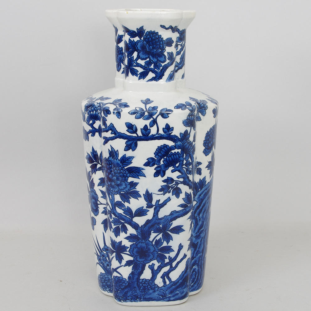 VAS, blå vitt porslin, Kina, 1900-tal.