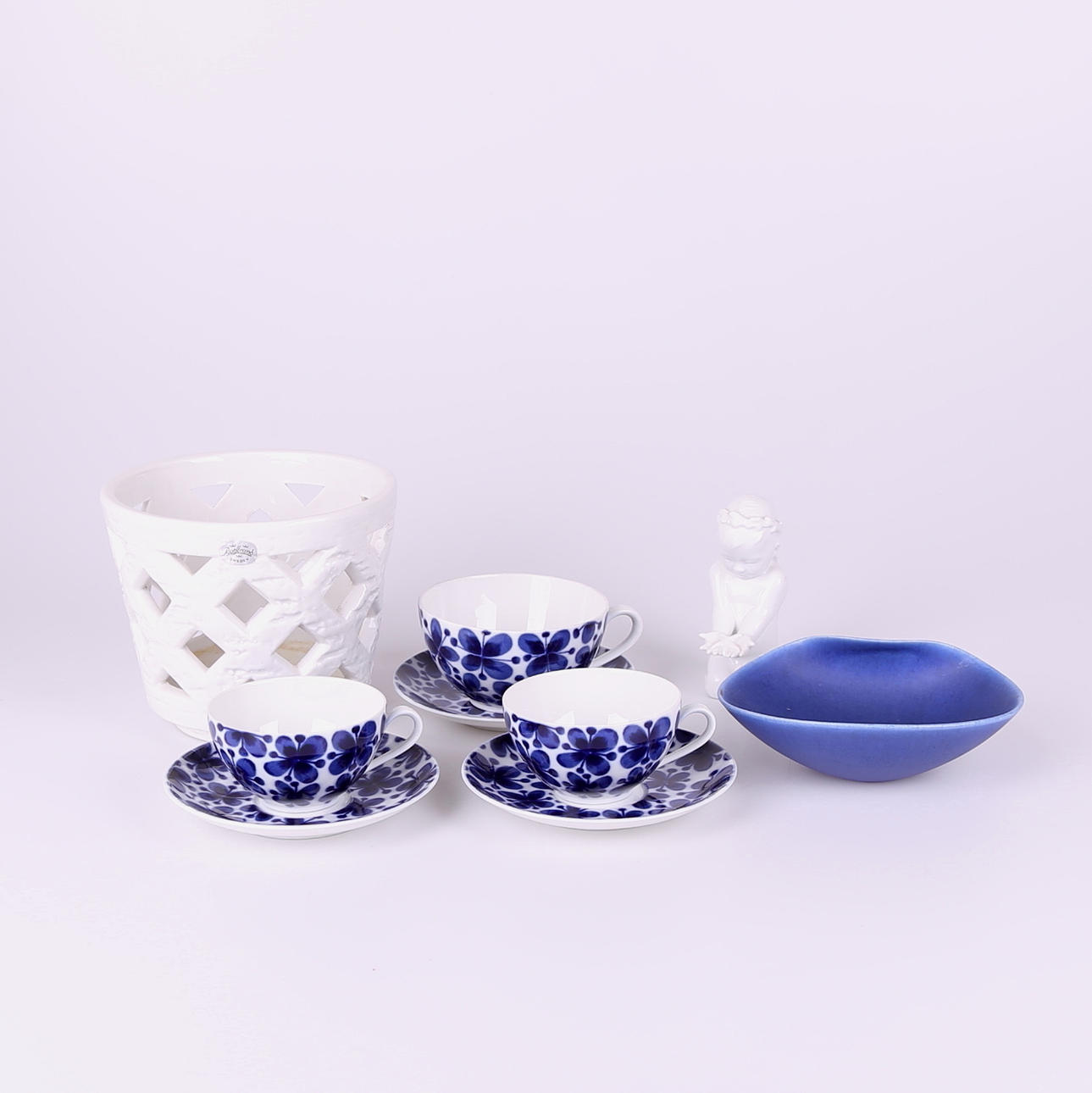 PORSLINSFÖREMÅL, 6 delar, Bland annat, Skål, "Vitrin" Stig Lindberg.