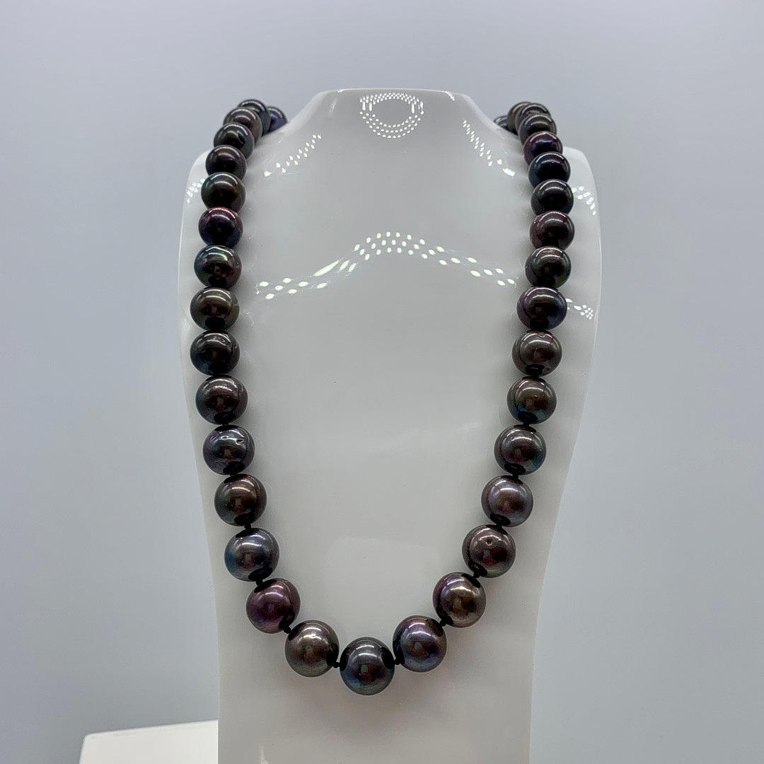 MUSTA HELMIKAulakoru 47cm.