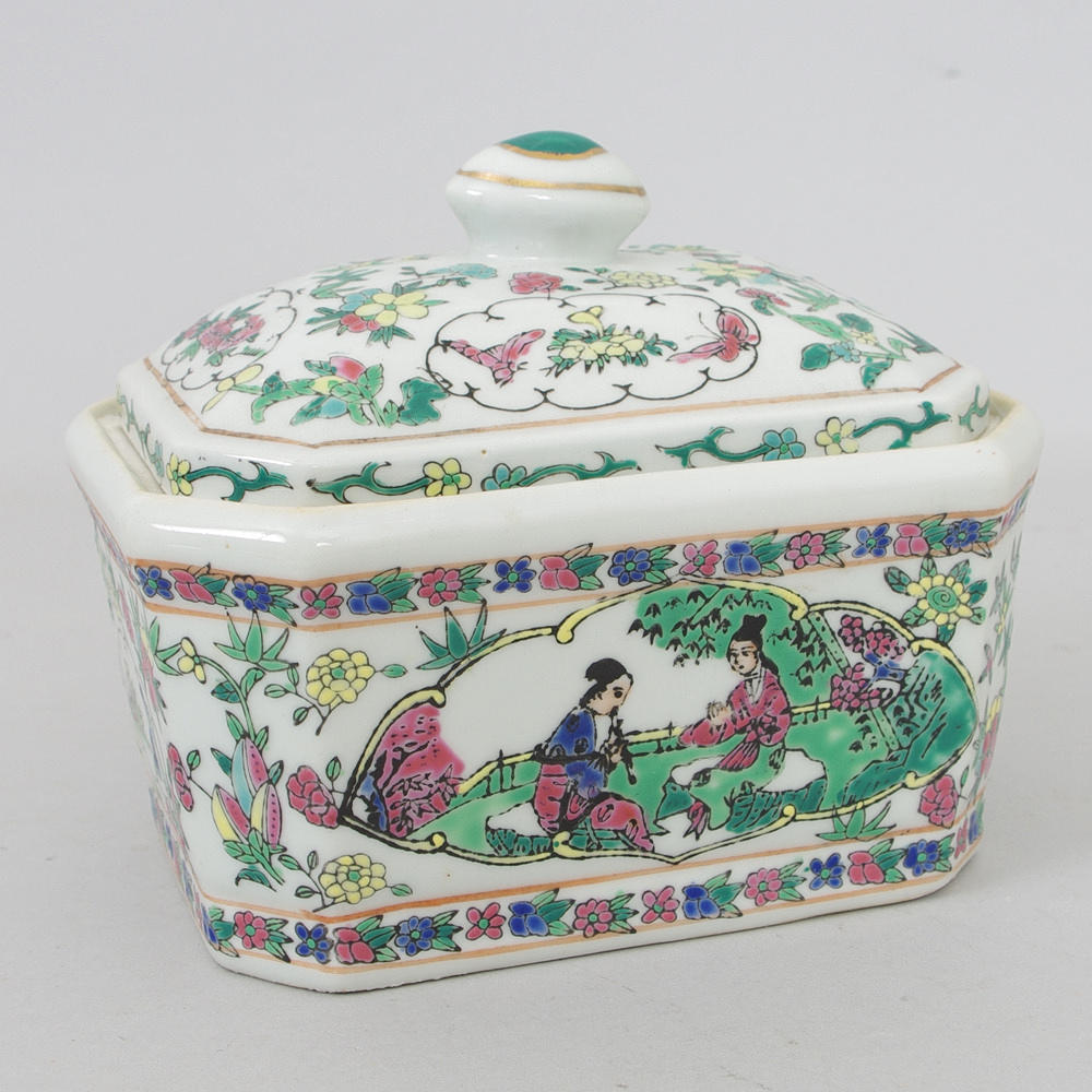 SKÅL MED LOCK, porslin, Kina, 1800/1900-tal.