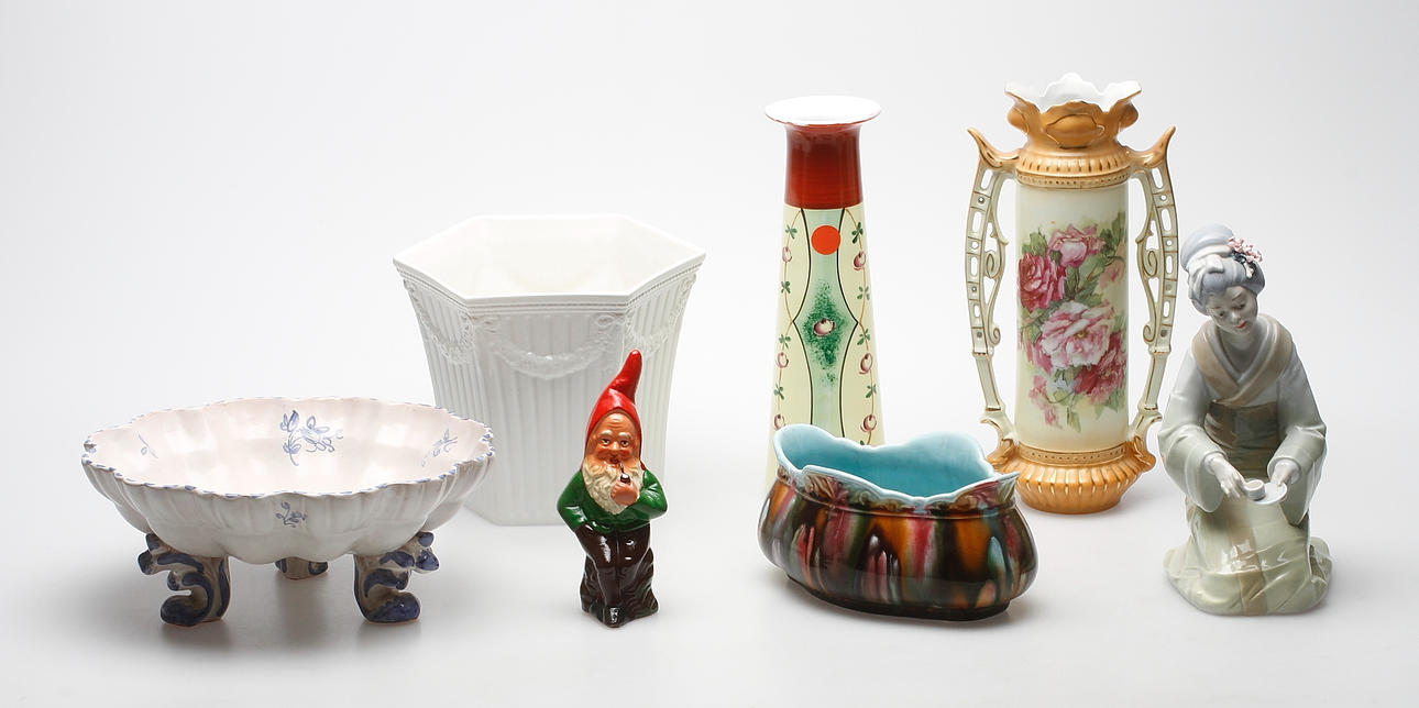 GLAS OCH PORSLIN, 7 del, bland annat empire kruka Gustavsberg.