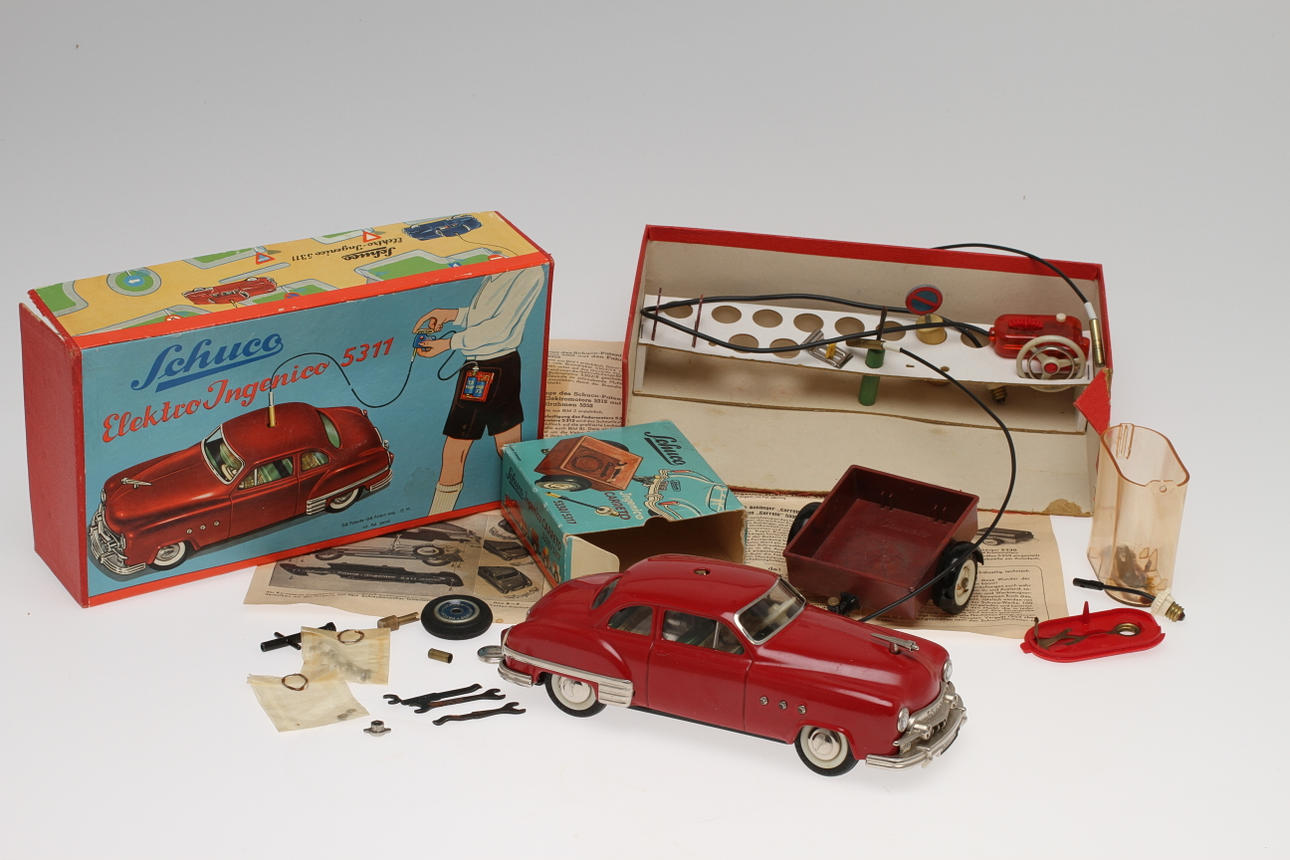 SCHUCO ELEKTRO INGENICO 5311 och CARRETO 5330. U.S.-zone.