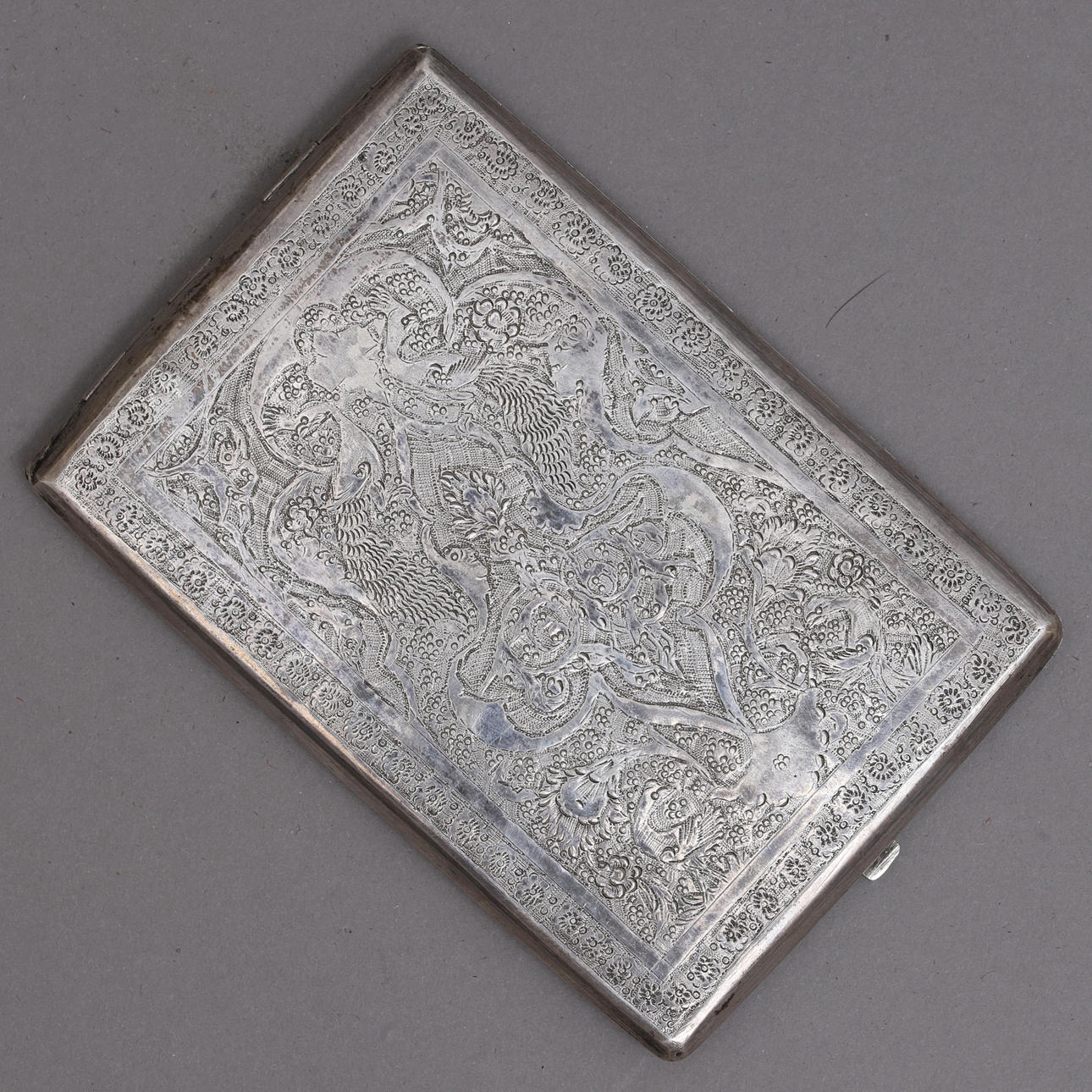 ZIGARETTEN-Etui, Silber, gravierte Dekoration.