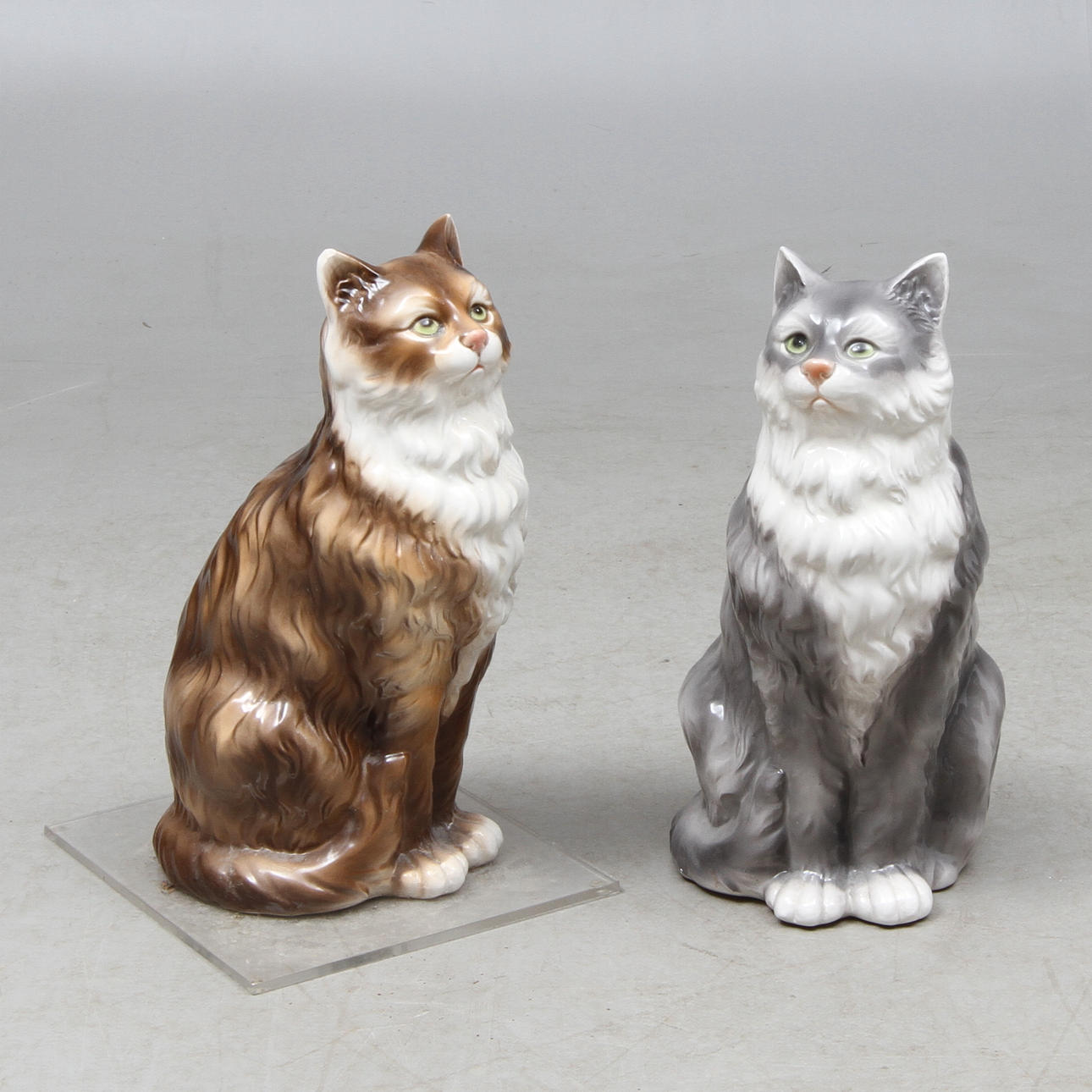 GOLVFIGURINER 2 st, keramik, 1900/2000-tal.