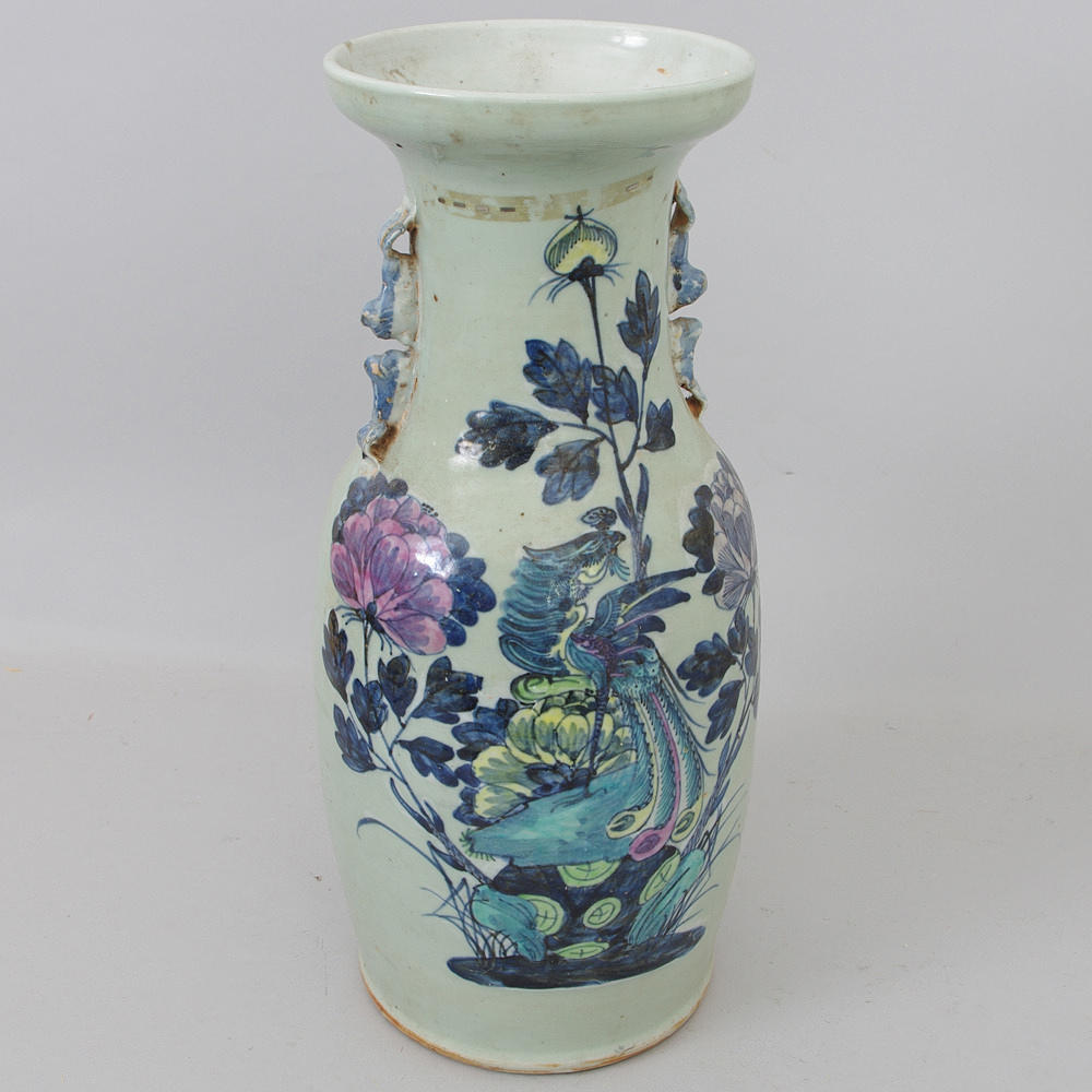 VAS, porslin, dekor av fågel och blommor, Kina, 1800/1900-tal.