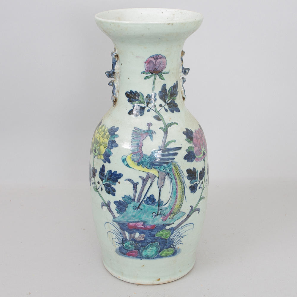 VAS, porslin, dekor av fågel och blommor, Kina, 1800/1900-tal.