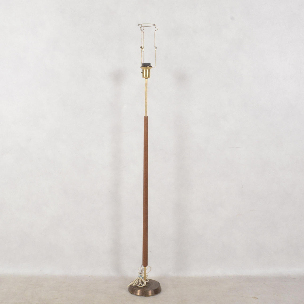 LÁMPARA DE PIE, teca/latón, Ewå G7-BM.