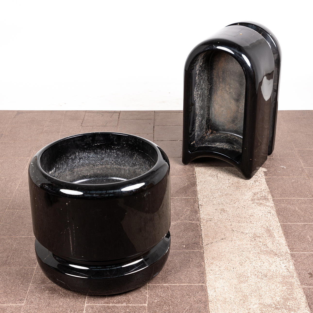 Luigi Colani, two planters / cachepots, plastic, Germany, 1970s (2).