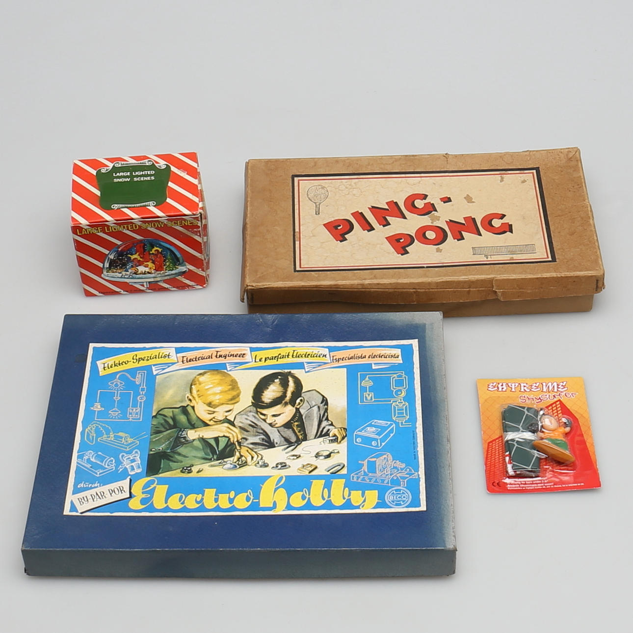 LEKSAKER. 4 st. bla. Ping Pong-spel.