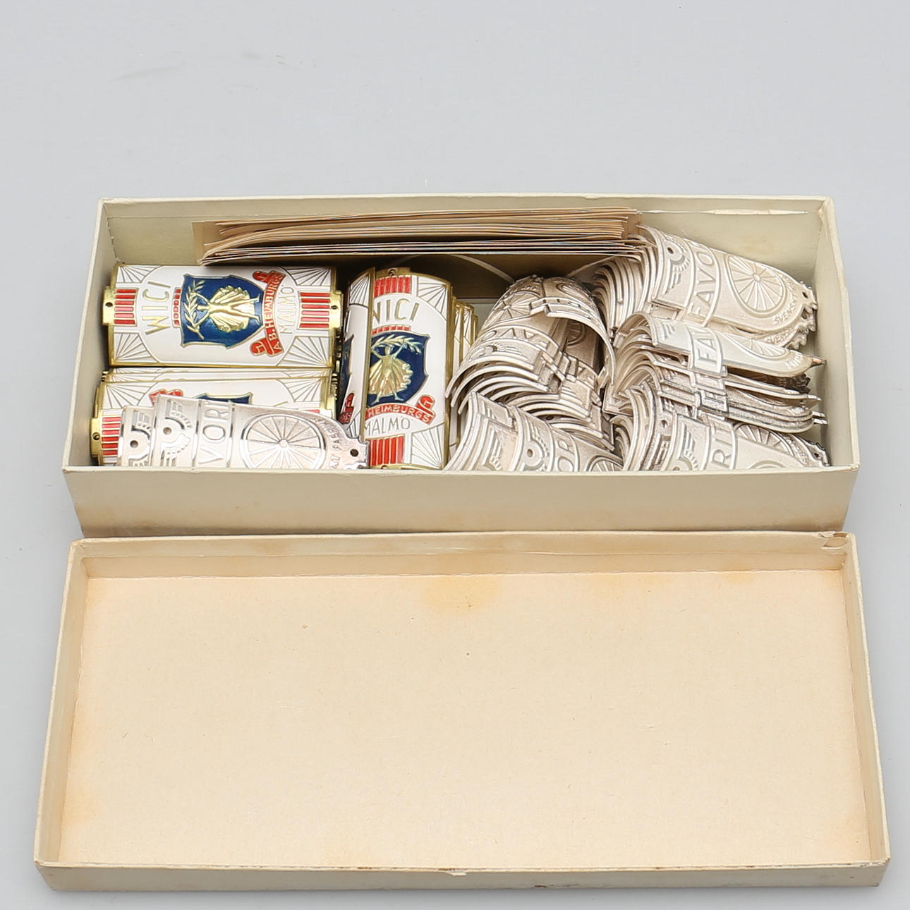 PARTI CYKELDEKALER. Metall. Favorit och Wici. Sverige.