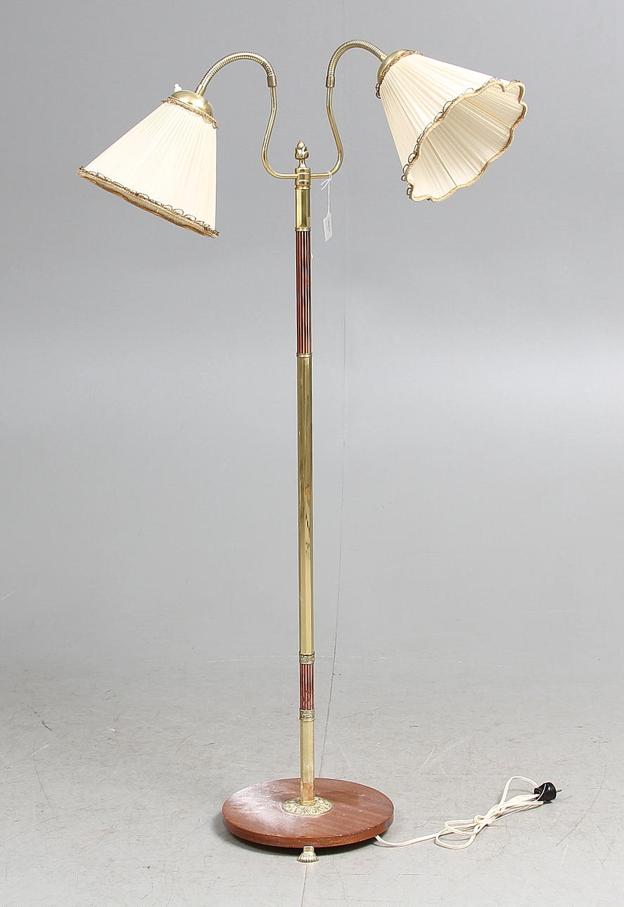 GOLVLAMPA, 1900-tal.