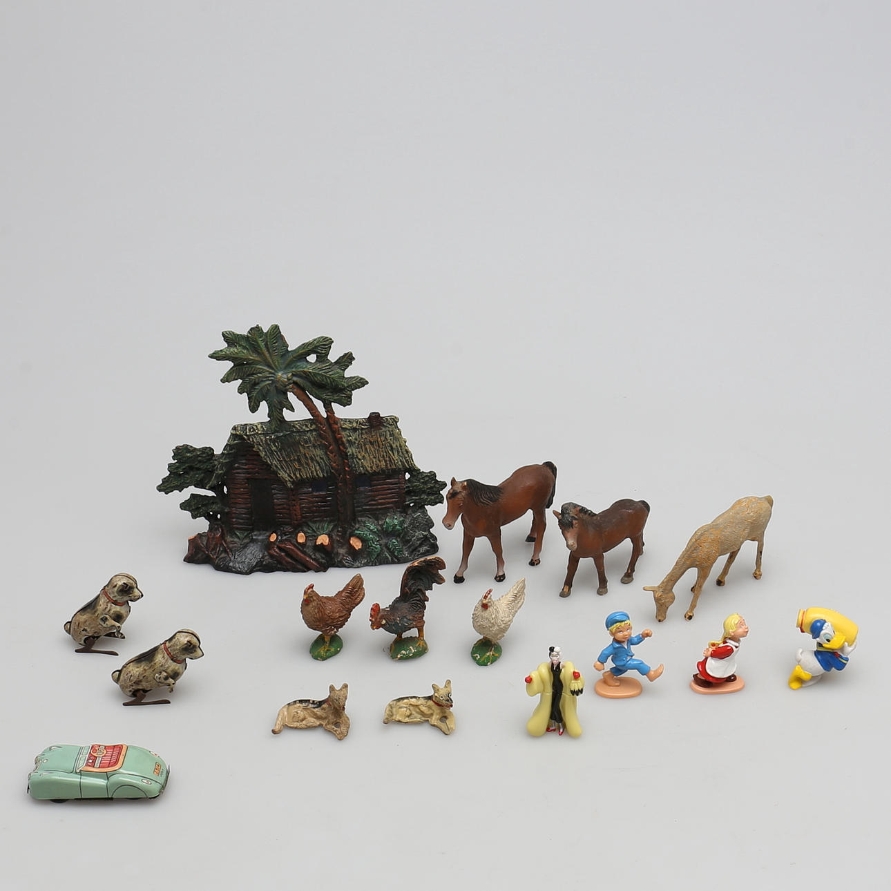 LEKSAKER i bla. elastolin och plåt. 1900-talet.