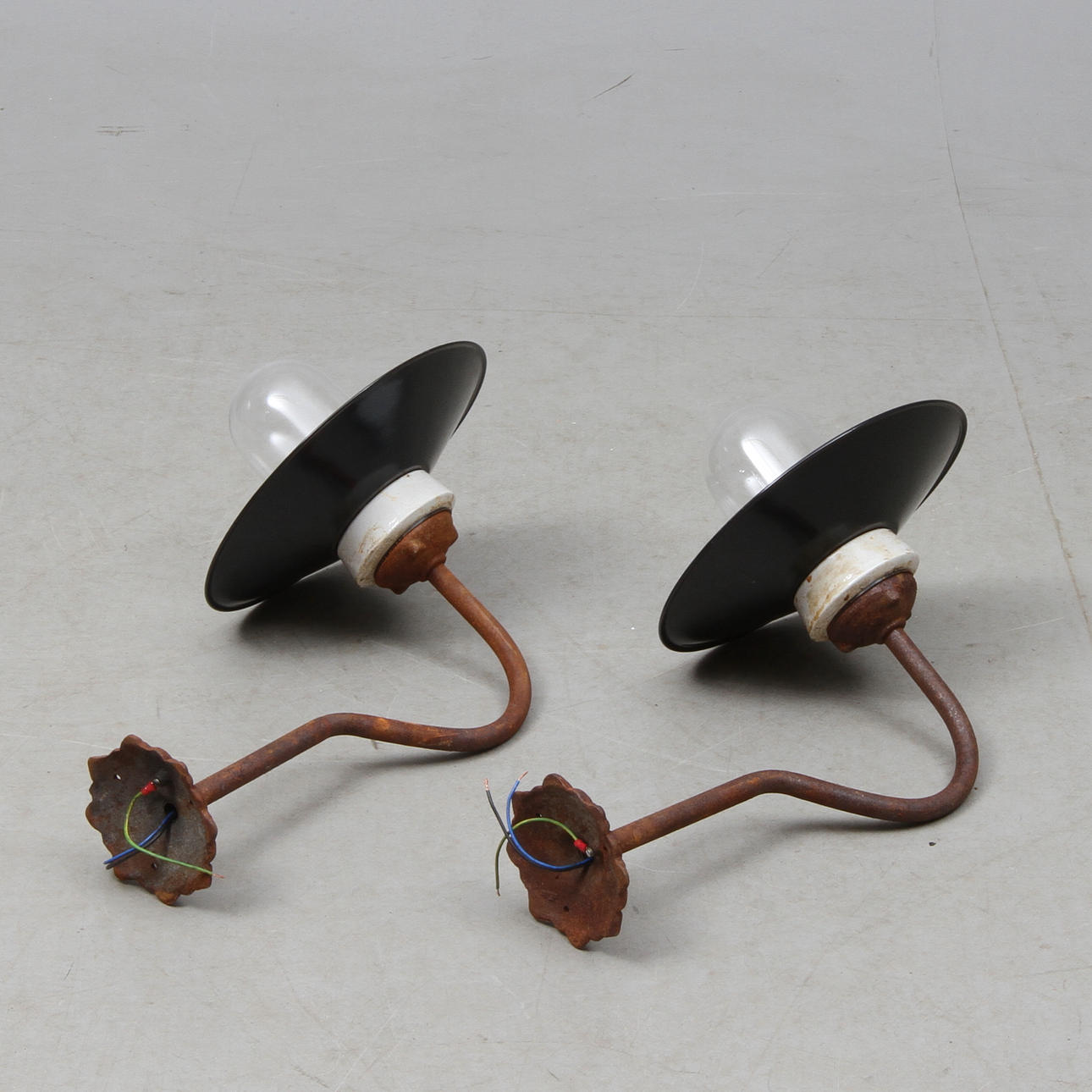 VÄGGARMATURER, 1 par, för utomhusbruk, smide.