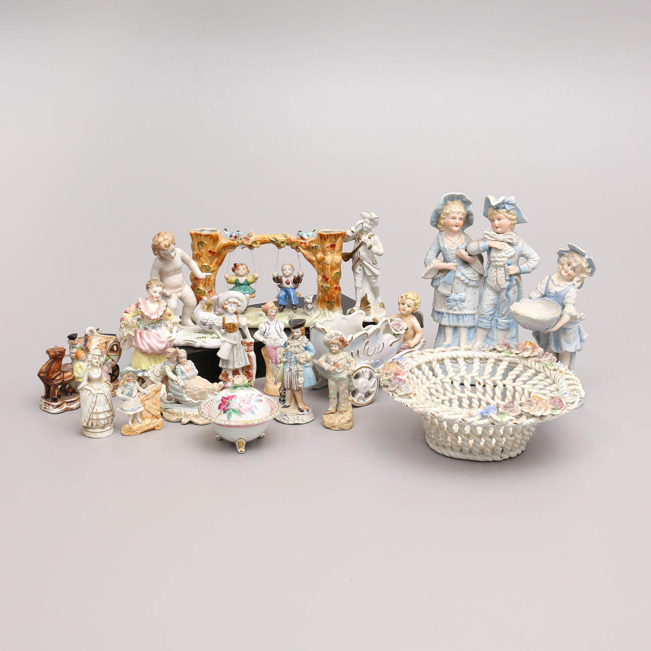 FIGURAS, porcelana, 15 piezas.